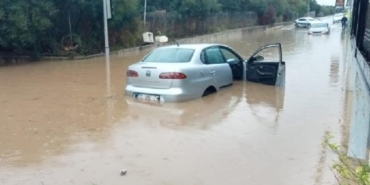 İzmir’de sağanak yağış sonrası Mustafa Kemal Sahil Bulvarı'nda sel baskını