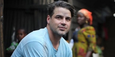 Ailenin Yeni Üyesi Reşat kim Reşat Strik kimdir nerelidir nerede yaşıyor kaç dil biliyor filmleri ne?