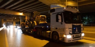 İzmir Büyükşehir Belediyesi iş makinelerini deprem bölgesine gönderdi