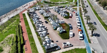 İzmir Karşıyaka’da karavan işgaline müdahale edildi