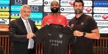 Hatayspor, Didier Lamkel Ze'yi Kadrosuna Katarak Şampiyonluk Şansını Artırdı