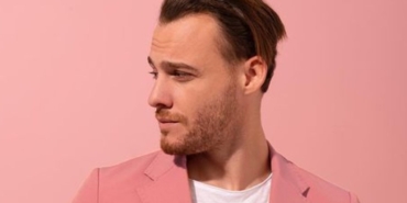 Kerem Bürsin aslen nereli boyu kaç burcu ne evli mi eşi sevgilisi kimdir oynadığı diziler filmler