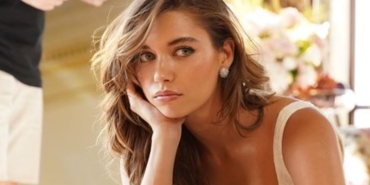 Afra Saraçoğlu aslen nereli burcu ne boyu kaç evli mi sevgilisi kim oynadığı tv dizileri filmleri