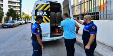 İzmir Zabıtası okul servislerini denetledi