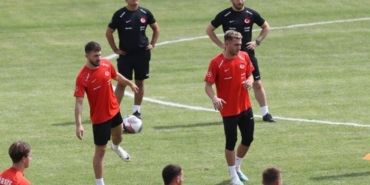 Ermenistan'la 1-1 berabere kalan Türkiye, grupta liderliği kaybetti