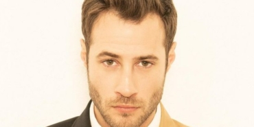 Ozan Dolunay aslen nereli burcu ne evli mi eşi sevgilisi kim oynadığı filmleri ve tv dizileri