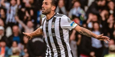 Umut Meraş aslen nereli evli mi eşi kim hangi takımdan geldi hangi takımlarda oynadı kaç gol attı?