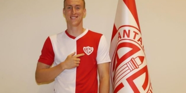 Adam Buksa aslen nereli kimdir kaç gol attı hangi takımdan geldi hangi takımlarda oynadı?