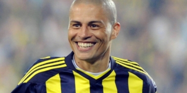 Alex de Souza toplam kaç gol attı hangi takımlarda oynadı kaç yaşında futbolu bıraktı aslen nereli?