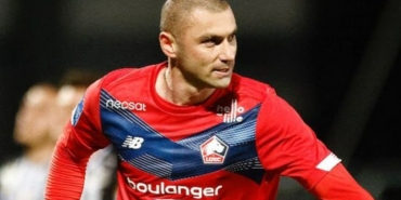 Burak Yılmaz kariyeri boyunca kaç gol attı hangi takımlarda oynadı aslen nereli kimdir?