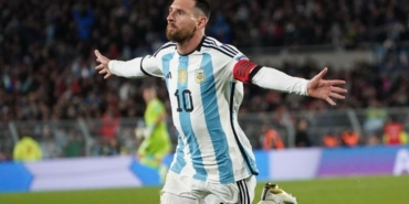 Lionel Messi hangi takımda oynuyor toplam gol sayısı kaç hangi takımlarda oynadı evli mi eşi kim?