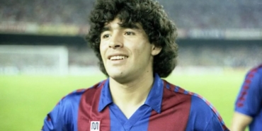 Diego Maradona kariyeri boyunca kaç gol attı hangi takımlarda oynadı aslen nereli kimdir?