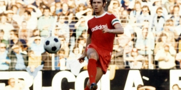 Franz Beckenbauer kariyeri boyunca kaç gol attı hangi takımlarda oynadı aslen nereli kimdir?
