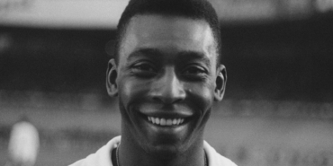 Futbolcu Pele kariyeri boyunca kaç gol attı hangi takımlarda oynadı Pele aslen nereli kimdir?