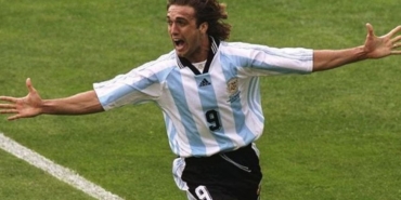 Gabriel Batistuta kariyeri boyunca kaç gol attı hangi takımlarda oynadı aslen nereli kimdir?