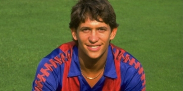 Gary Lineker kariyeri boyunca kaç gol attı hangi takımlarda oynadı aslen nereli kimdir?