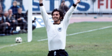 Gerd Müller kariyeri boyunca kaç gol attı hangi takımlarda oynadı aslen nereli kimdir?