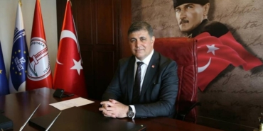 Cemil Tugay aslen nereli evli mi eşi kim Cemil Tugay kimdir nerelidir mesleği ne?