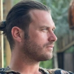 Kıvanç Tatlıtuğ aslen nereli burcu ne evli mi eşi kimdir boyu kilosu kaç oynadığı diziler filmler