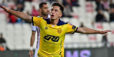 Olimpiu Morutan aslen nereli hangi takımda oynuyor hangi takımlarda oynadı kaç gol attı?