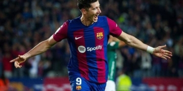 Robert Lewandowski aslen nereli hangi takımda oynuyor hangi takımlarda oynadı kaç gol attı?