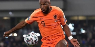 Futbolcu Ryan Babel aslen nereli hangi takımda oynuyor hangi takımlarda oynadı kaç gol attı?