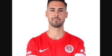 Futbolcu Ufuk Akyol aslen nereli hangi takımda oynuyor hangi takımlarda oynadı kaç gol attı?