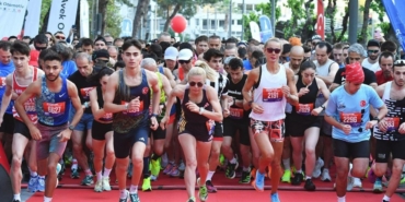 Maraton İzmir Avek 2024 kazananlar ödüllerini aldı