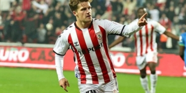 Futbolcu Carlo Holse hangi takımlarda oynadı aslen nereli kaç gol attı hangi takımdan geldi?