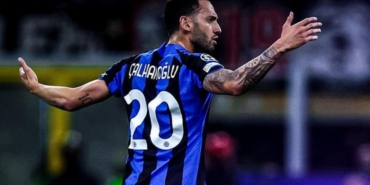 Hakan Çalhanoğlu hangi takımda oynuyor toplam kaç gol attı aslen nereli hangi takımlarda oynadı?