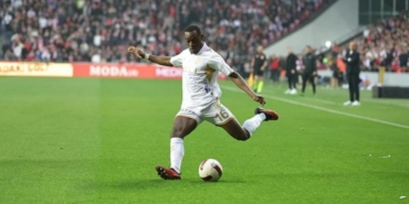 Marc Bola hangi takımlarda oynadı hangi takımdan geldi aslen nereli toplam kaç gol attı?