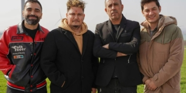 Üçlü Pürüz filmi nerede çekildi hangi kanalda oynuyor konusu ne zaman çekildi oyuncuları isimleri