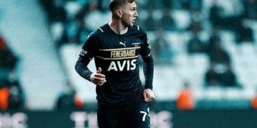 Burak Kapacak hangi takımlarda oynadı aslen nereli kaç gol attı hangi takımda oynuyor?