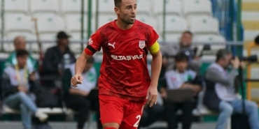 Erdem Özgenç aslen nereli hangi takımlarda oynadı hangi takımda oynuyor kaç gol attı?