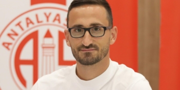 Erdoğan Yeşilyurt hangi takımlarda oynadı aslen nereli hangi takımdan geldi kaç gol attı?