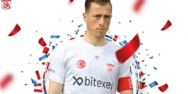 Futbolcu Hakan Arslan aslen nereli hangi takımlarda oynadı kaç gol attı hangi takımda oynuyor?