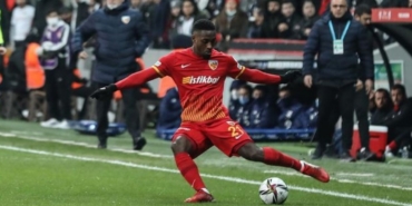 Lionel Carole hangi takımlarda oynadı aslen nereli hangi takımdan geldi kaç gol attı?