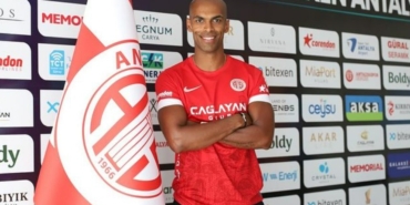 Naldo Pereira hangi takımlarda oynadı hangi takımdan geldi aslen nereli toplam kaç gol attı?
