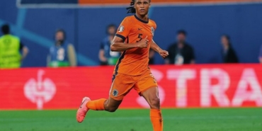 Nathan Ake aslen nereli hangi takımda oynuyor hangi takımlarda oynadı toplam kaç gol attı?