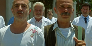 Deli Saçması filmi nerede çekildi hangi kanalda oynuyor ne zaman çekildi konusu oyuncu kadrosu