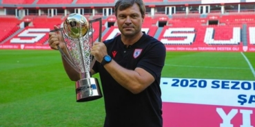 Ertuğrul Sağlam hangi takımı çalıştırıyor kaç gol attı aslen nereli hangi takımlarda oynadı?