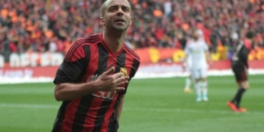 Semih Şentürk aslen nereli toplam gol sayısı kaç hangi takımı çalıştırıyor hangi takımlarda oynadı?