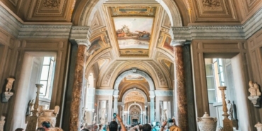 İzmir'in Canlı Sanat Sahnesini Keşfedin: Ziyaret Edilecek Müzeler ve Galeriler