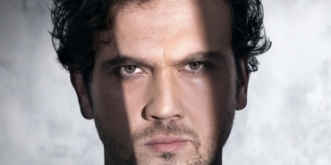 Aras Bulut İynemli aslen nereli burcu ne boy kilo kaç evli mi eşi sevgilisi kim hangi dizilerde filmlerde oynadı?