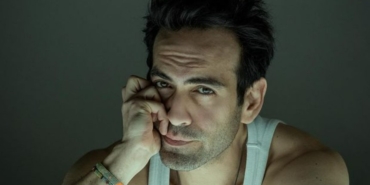 Buğra Gülsoy aslen nereli burcu ne evli mi eşi sevgilisi kim hangi dizilerde filmlerde oynadı?