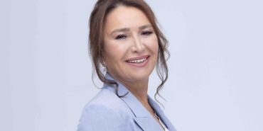 Demet Akbağ aslen nereli hangi burç boy kilo kaç evli mi eşi kim hangi dizilerde filmlerde oynadı?