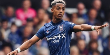 Omari Hutchinson toplam kaç gol attı aslen nereli hangi takımlarda oynadı hangi takımda oynuyor?