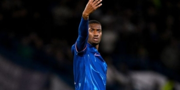 Tosin Adarabioyo aslen nereli hangi takımda oynuyor hangi takımlarda oynadı toplam kaç gol attı?
