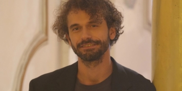 Yiğit Kirazcı aslen nereli burcu ne boy kilo kaç evli mi eşi sevgilisi kim hangi dizilerde filmlerde oynadı?