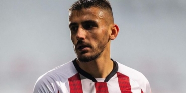 Achilleas Poungouras aslen nereli hangi takımdan geldi toplam kaç gol attı hangi takımlarda oynadı?